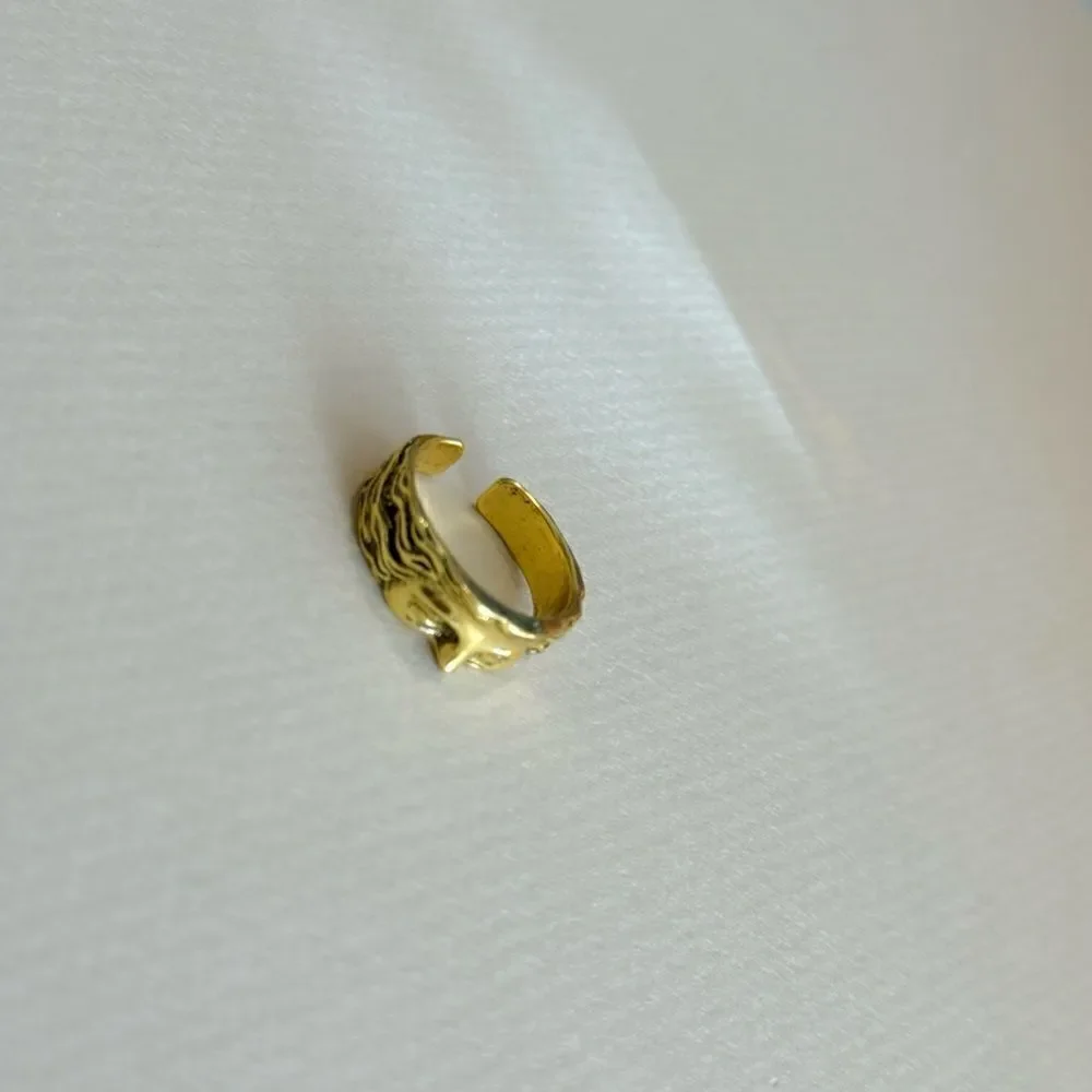 Vintage figure ring M937